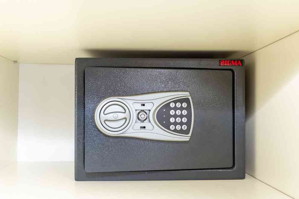 In-room electronic safe
